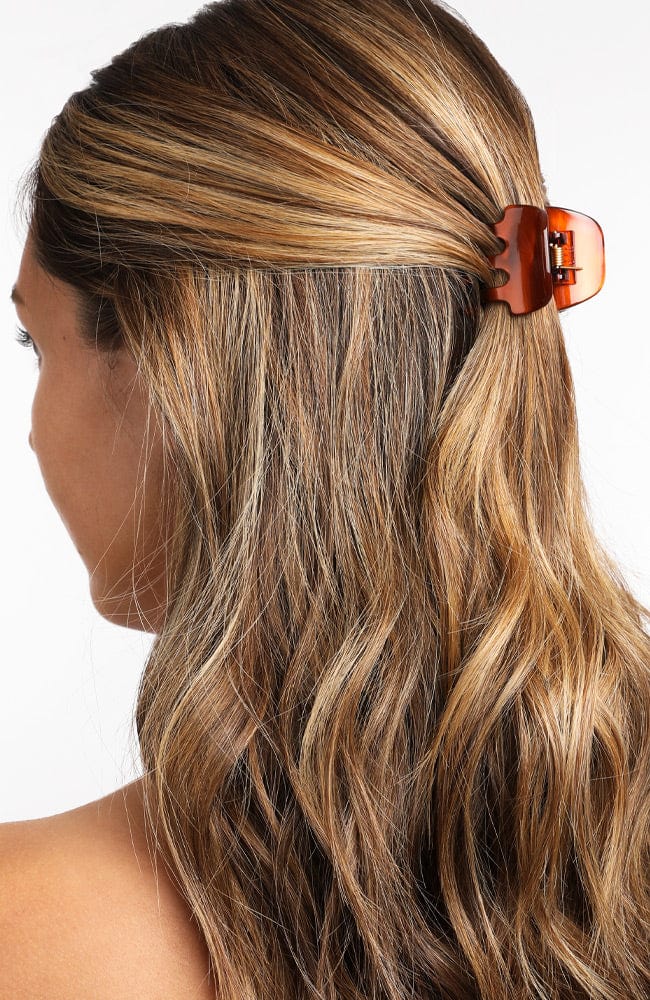 Spice color Hair claw in brown hair, Nacro Medium Gallery Jaw by France Luxe