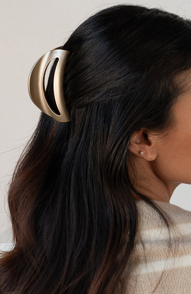 Belle Large Cutout Curve Claw Clip